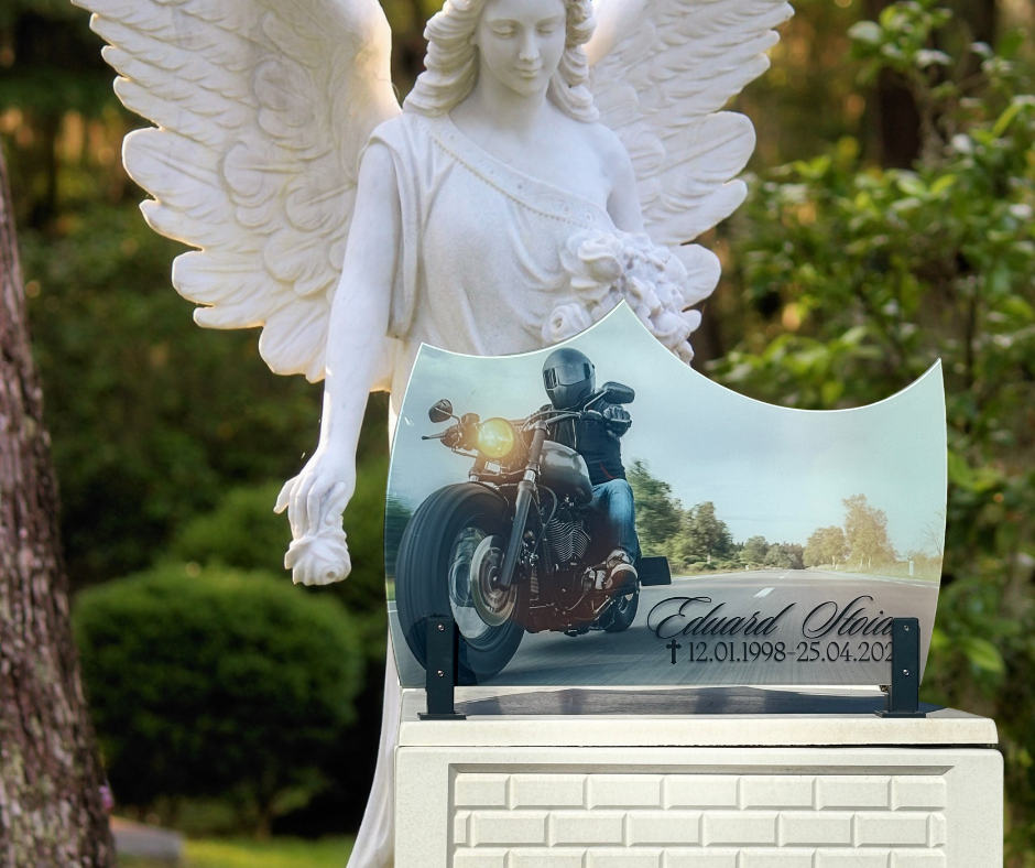 Monument funerar arcuit